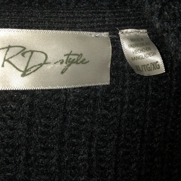 RD Style Pull Over Sweater- 440 $26 FIRM - Picture 3 of 4